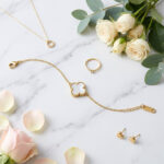 omobg elegantna grivna s 14k pozlata i sedefena detelina i65837 697